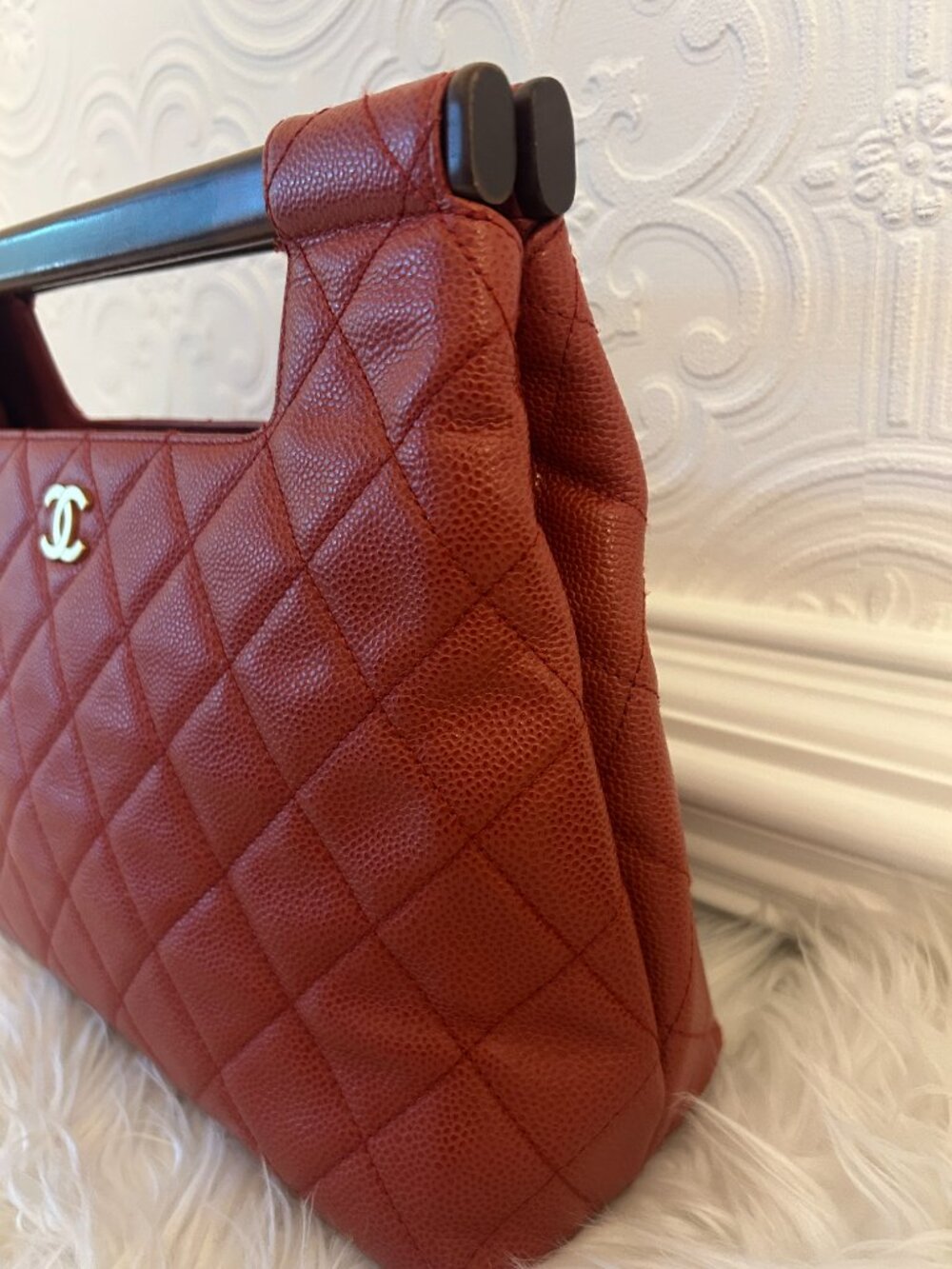 CHANEL Wood Handle Tote in Red Caviar - Picture 5 of 17